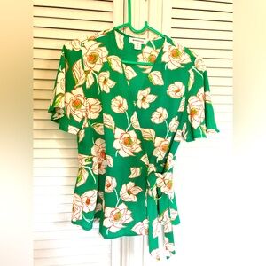 Monteau Los Angeles Women’s Kelly Green Peplum Wrap Floral Top Blouse Medium